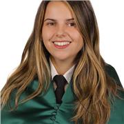 Profesora de Primaria (Mención música) y Pedagogía Musical, Máster en Investigación Musical y Profesional de Piano